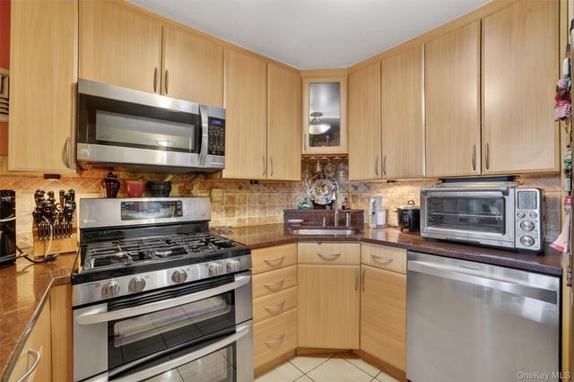 1376 Midland Ave 810, Bronxville, NY 10708