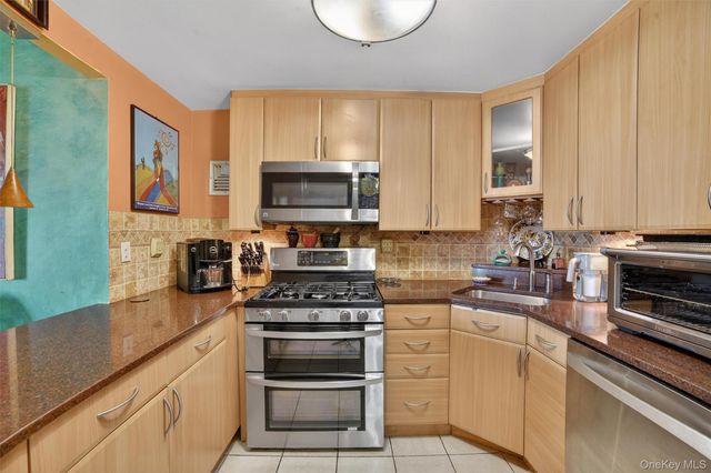 1376 Midland Ave 810, Bronxville, NY 10708