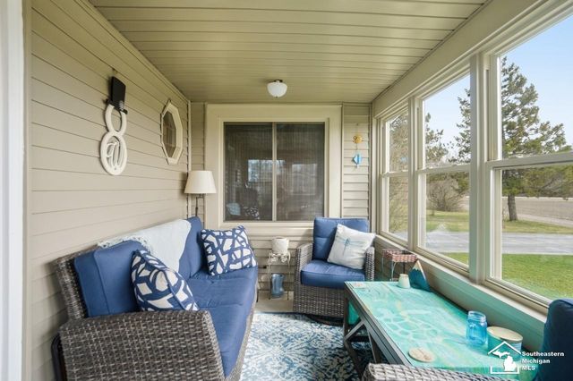 924 Hawthorne Street, Temperance, MI 48182