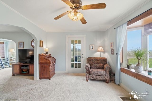 924 Hawthorne Street, Temperance, MI 48182