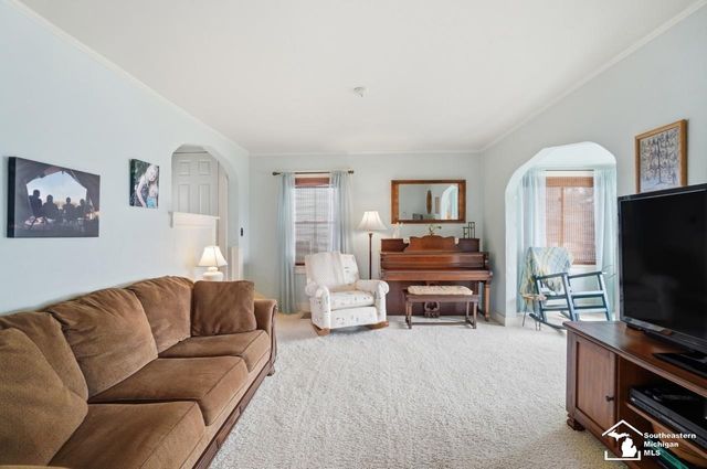 924 Hawthorne Street, Temperance, MI 48182