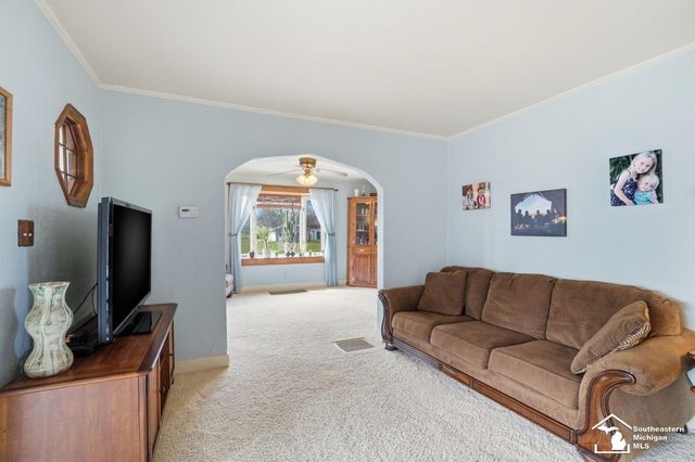 924 Hawthorne Street, Temperance, MI 48182