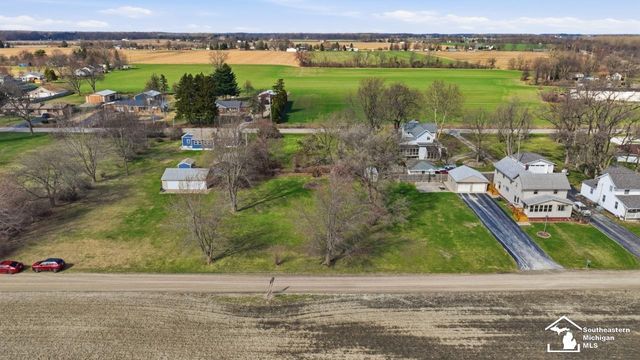 924 Hawthorne Street, Temperance, MI 48182