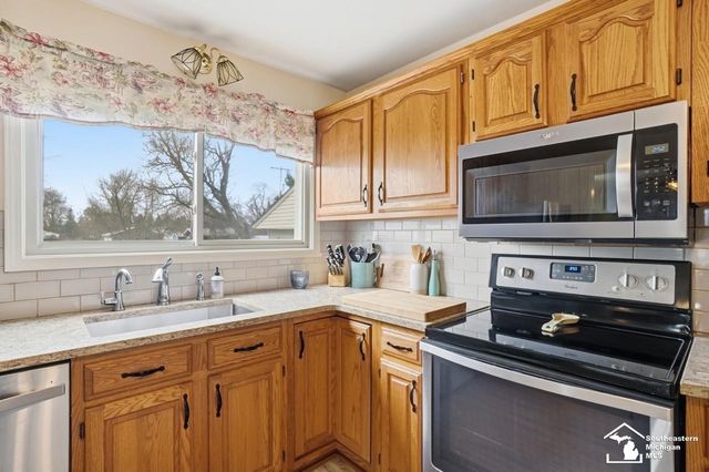 924 Hawthorne Street, Temperance, MI 48182