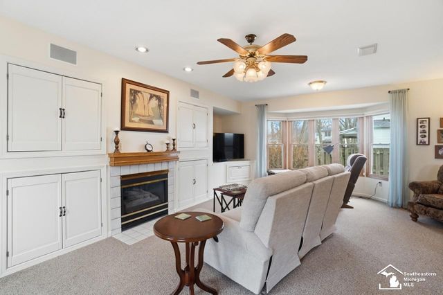 924 Hawthorne Street, Temperance, MI 48182