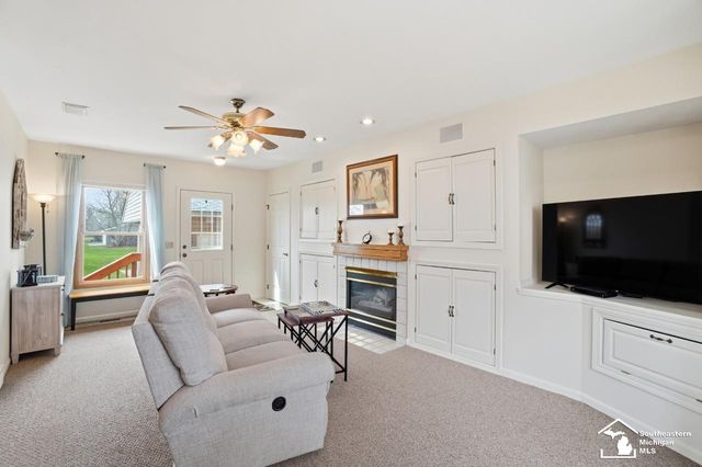 924 Hawthorne Street, Temperance, MI 48182