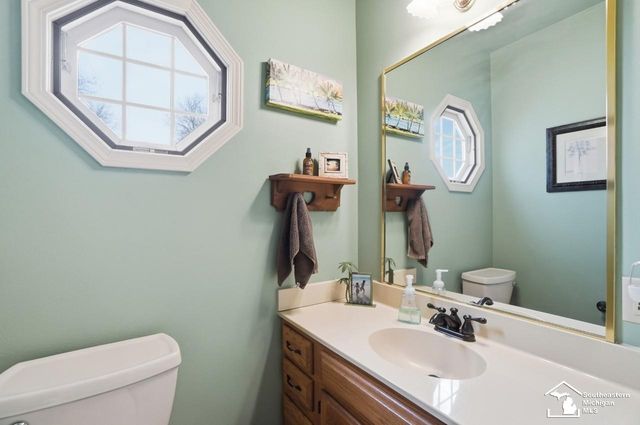 924 Hawthorne Street, Temperance, MI 48182