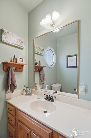 924 Hawthorne Street, Temperance, MI 48182