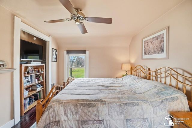 924 Hawthorne Street, Temperance, MI 48182