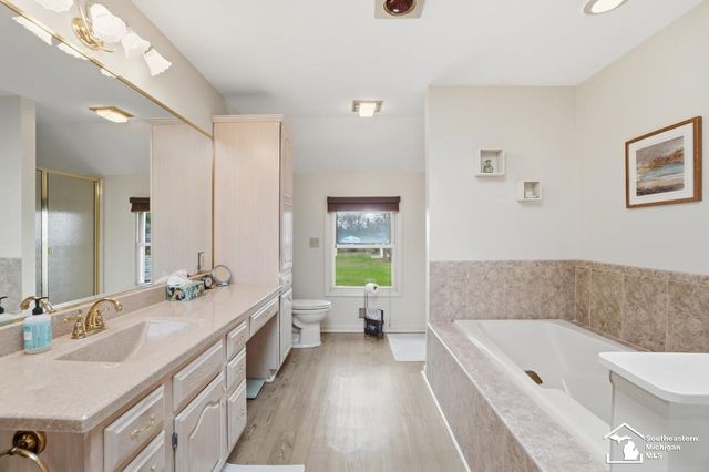 924 Hawthorne Street, Temperance, MI 48182