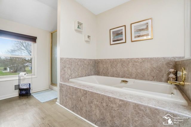 924 Hawthorne Street, Temperance, MI 48182