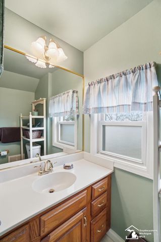 924 Hawthorne Street, Temperance, MI 48182