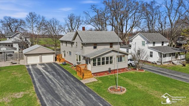 924 Hawthorne Street, Temperance, MI 48182