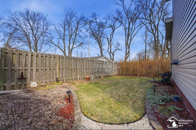 924 Hawthorne Street, Temperance, MI 48182