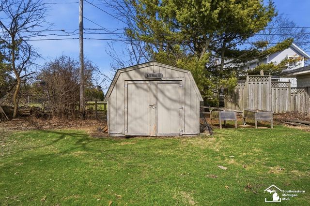 924 Hawthorne Street, Temperance, MI 48182