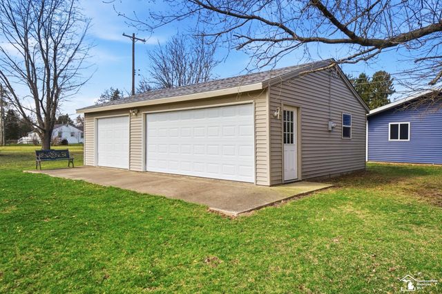 924 Hawthorne Street, Temperance, MI 48182