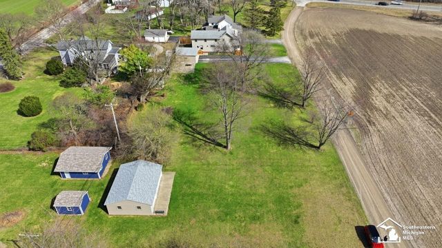 924 Hawthorne Street, Temperance, MI 48182