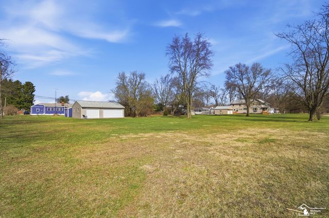 924 Hawthorne Street, Temperance, MI 48182