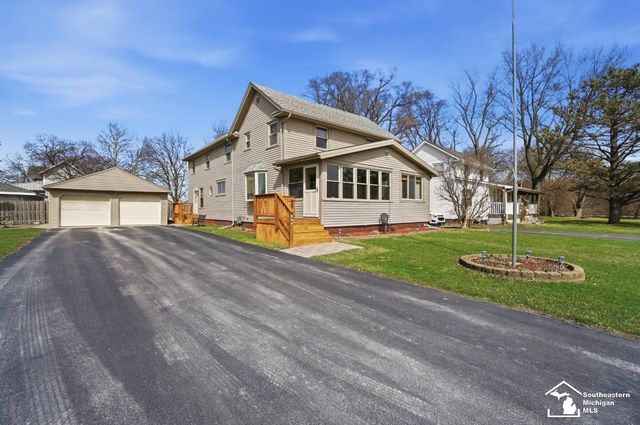 924 Hawthorne Street, Temperance, MI 48182