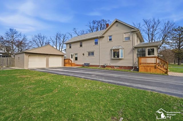 924 Hawthorne Street, Temperance, MI 48182