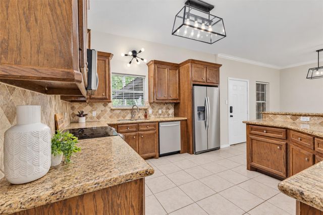 1 County Road 2208 2, Cleveland, TX 77327