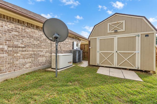 1 County Road 2208 2, Cleveland, TX 77327