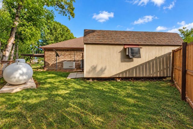 1 County Road 2208 2, Cleveland, TX 77327