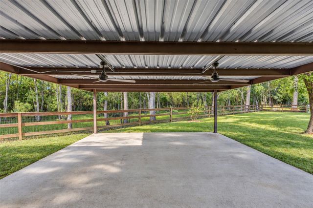 1 County Road 2208 2, Cleveland, TX 77327
