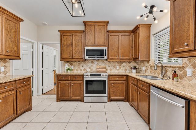 1 County Road 2208 2, Cleveland, TX 77327
