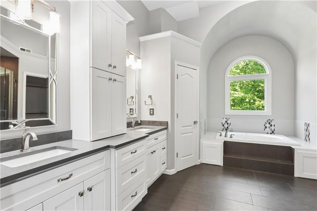 14521 S Greenwood Street, Olathe, KS 66062