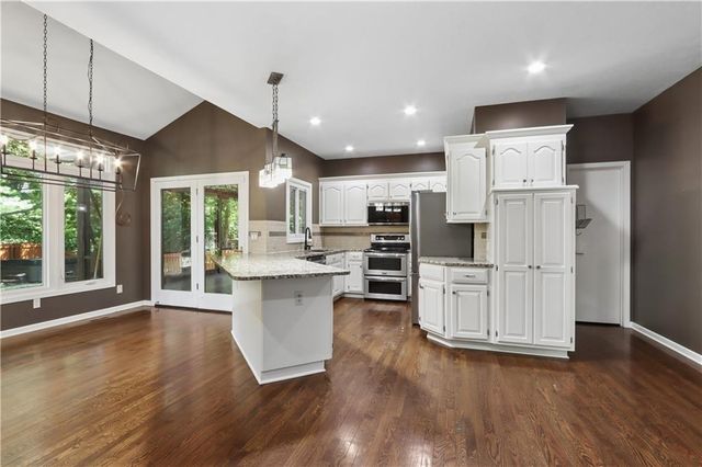 14521 S Greenwood Street, Olathe, KS 66062