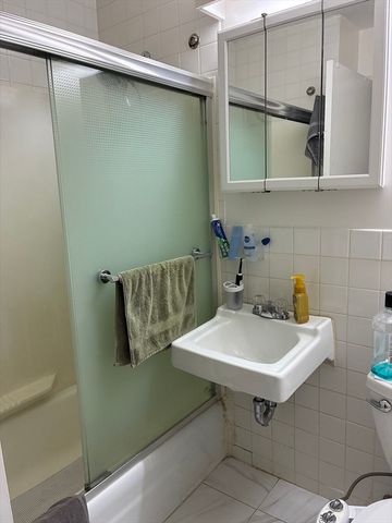 142 Kenrick St 34, Boston, MA 02135