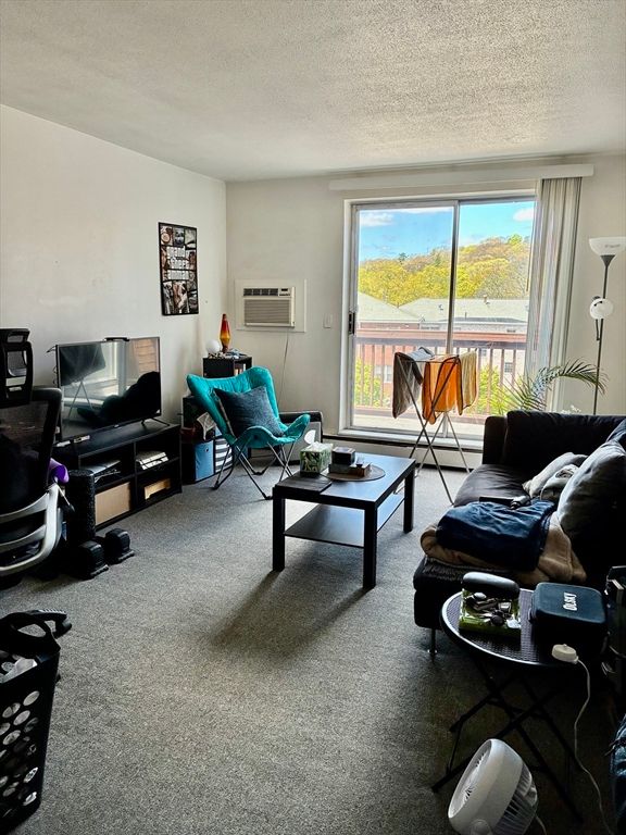 142 Kenrick St 34, Boston, MA 02135