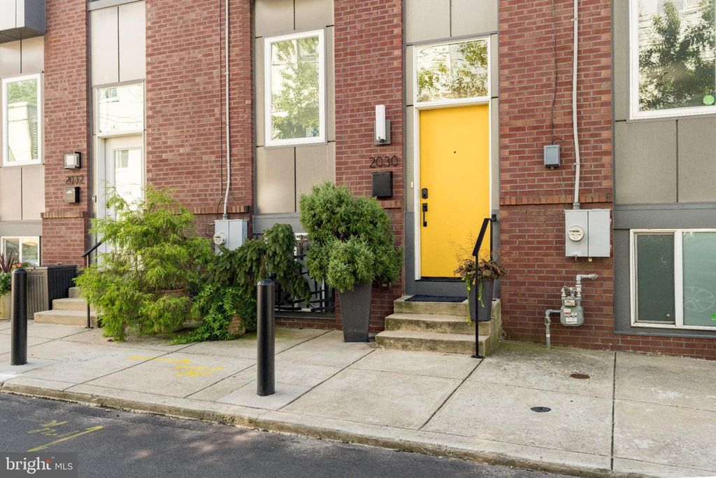 2030 E ARIZONA ST, PHILADELPHIA, PA 19125 — photo 2