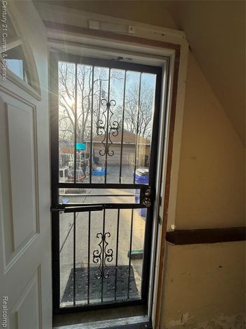 7291 Auburn Street, Detroit, MI 48228