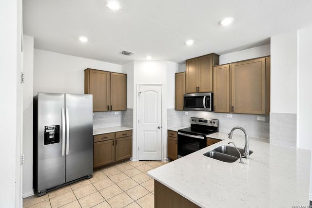 10115 Pearl Creek, San Antonio, TX 78245