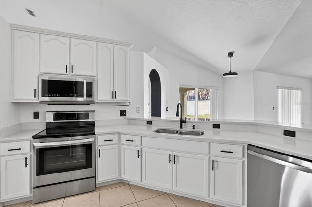 1042 CHAMBERLIN TRAIL, St Cloud, FL 34772