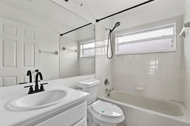 1042 CHAMBERLIN TRAIL, St Cloud, FL 34772