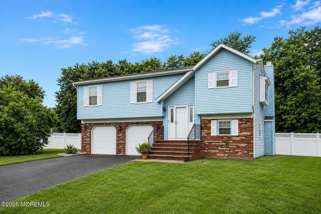83 Starlight Road, Howell, NJ 07731