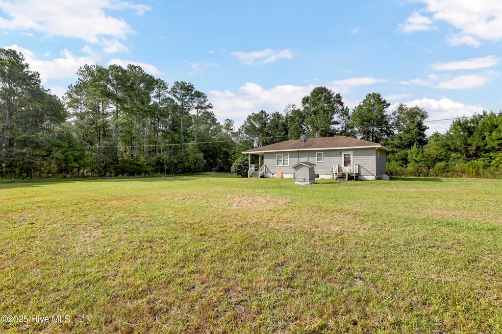 270 Demps Road, Hampstead, NC 28443