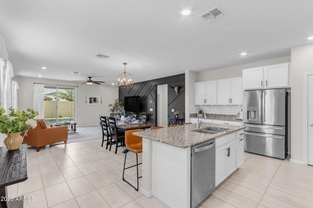 36943 N EL MORRO Trail, San Tan Valley, AZ 85140