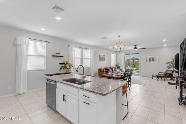 36943 N EL MORRO Trail, San Tan Valley, AZ 85140