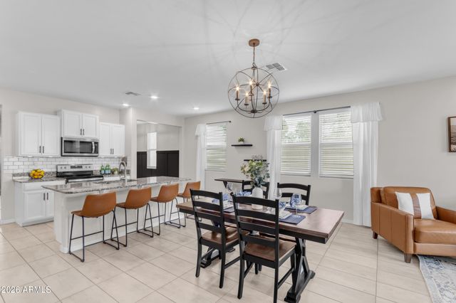 36943 N EL MORRO Trail, San Tan Valley, AZ 85140