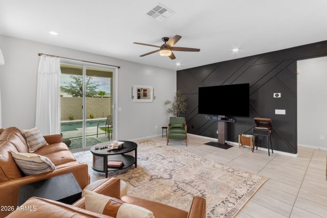 36943 N EL MORRO Trail, San Tan Valley, AZ 85140
