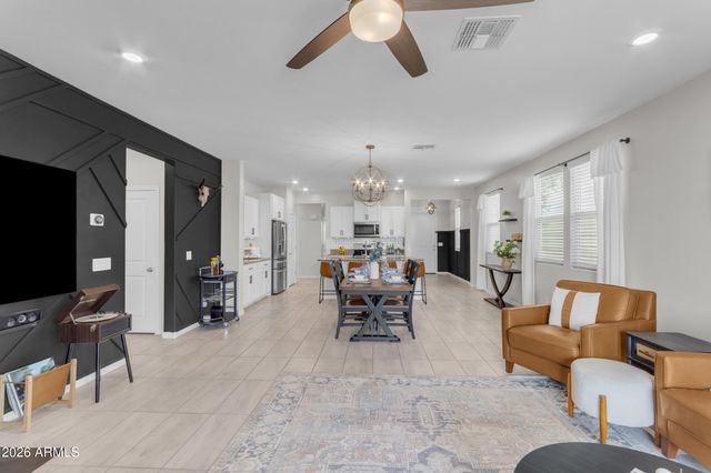36943 N EL MORRO Trail, San Tan Valley, AZ 85140