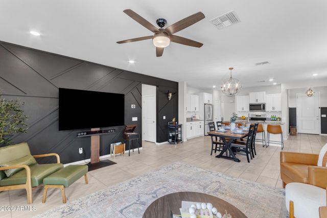 36943 N EL MORRO Trail, San Tan Valley, AZ 85140