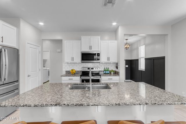 36943 N EL MORRO Trail, San Tan Valley, AZ 85140