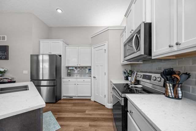 3550 Deckard Drive, Bettendorf, IA 52722