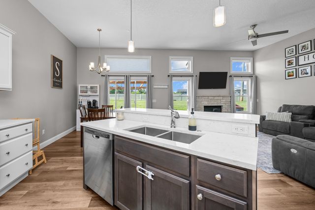 3550 Deckard Drive, Bettendorf, IA 52722