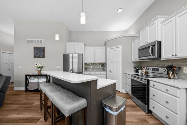 3550 Deckard Drive, Bettendorf, IA 52722
